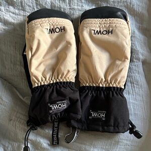 HOWL Black and Tan Mittens Large New Without Tags